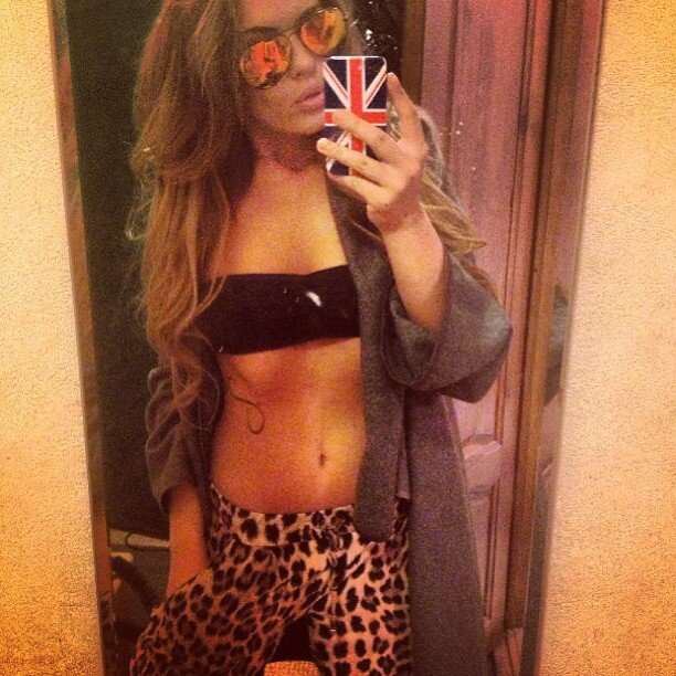 DarynShirres's profile picture. Some people push people away because they don't want to get hurt.