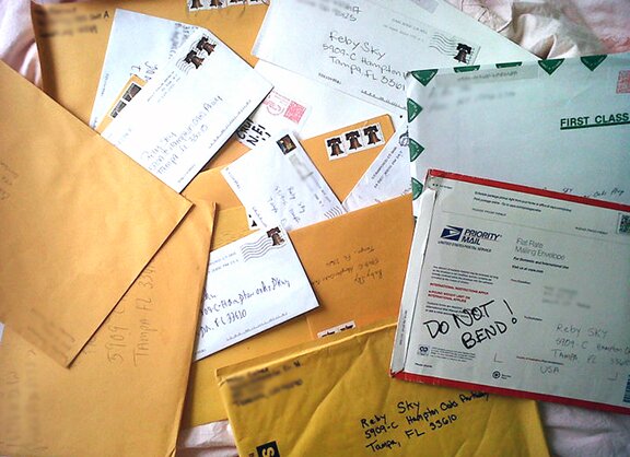 We post fanmail addresses! Send us requests for addresses of your fave celebrities! Instagram: CelebrityFanmail Email: celebrityfanmail@gmail.com