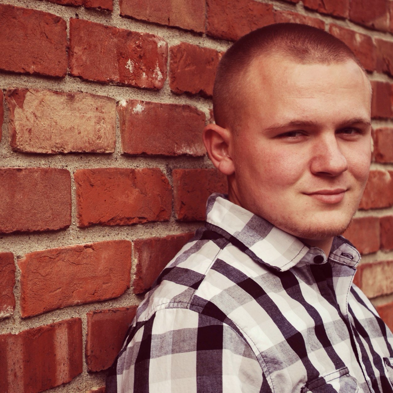 Jeremy Buchanan 18 play football and baseball. Go to church. Favorite music is country