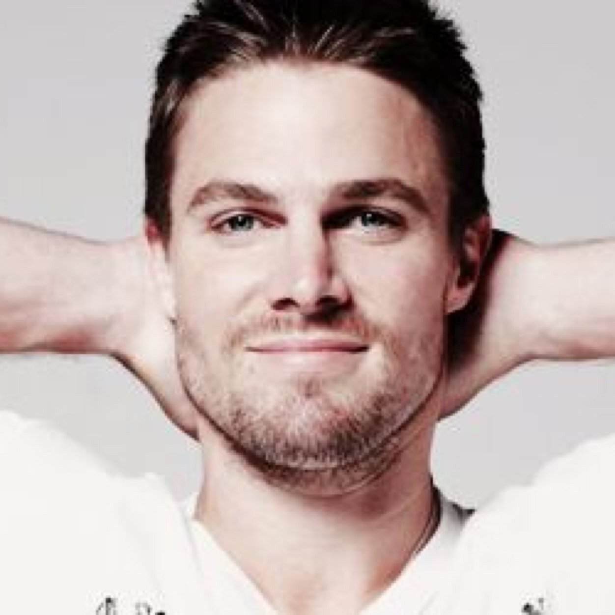 Hello, I'm Oliver. Mr. Queen by Day, The Hood by Night Owner of Queen Industries. Tryin' somethin' new +NotLooking +RP18+ +MV +SemiCanon +SPN/Arrow +CO +OC