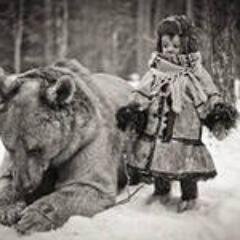 Живой русскоязычный  микроблог.  Предпочитаю живое общение. Постящие одни только ссылки и боты  идут лесом, остальных читаю взаимно.