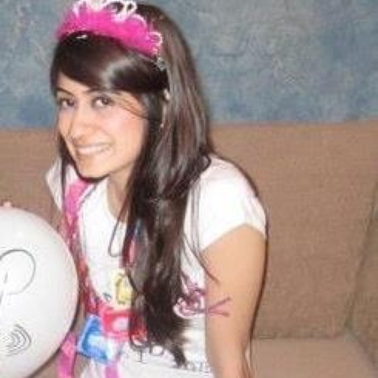 Qzaini's profile picture. Girly girl, fabulous, coffee addict, foodie, lover, wife to hot husband, incredible dresser. My followers are hot :P