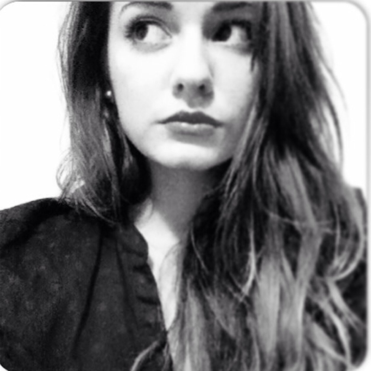 PoshEmily's profile picture. ♡ Liℱe is a painting .. Even if someone eℓse grabs the brush from your hand,the final piece is signed by you! ♥