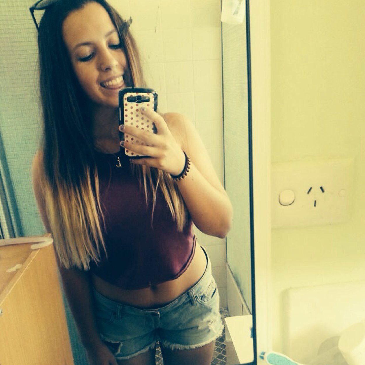 follow me please omg and I love Taylor Henderson he is my baby xxx and I love home and away and food xoxox 3 3
