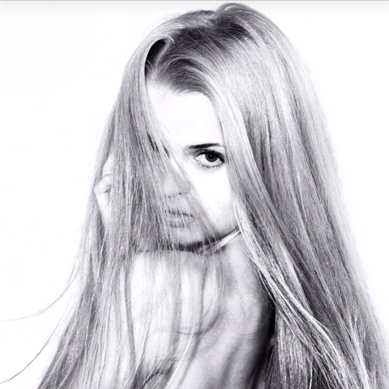 model/actress. ради своих целей рушу мосты с любовью