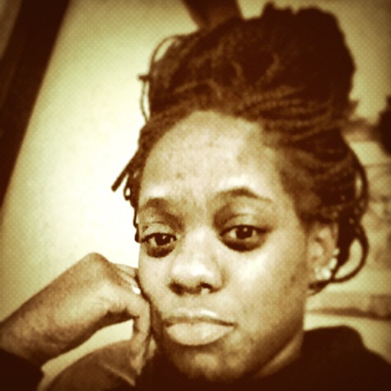 I'm a Hair Stylist, Hair Braider, a small business own 
(College Student) living life.♥♥♥