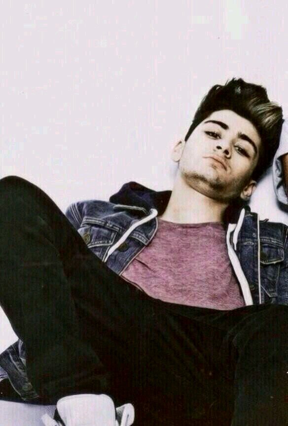 One Direction♡Zayn    likeじゃなくてlove   1Dがいるから毎日頑張れる!!    1D好きな人フォローよろしくお願いします(*´`)    Arianaも好きです！  無言フォローですいません(´･_･`)