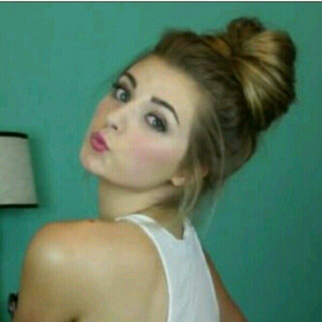 إنساننه حسساسه ابلغ من العمر 21 سسنه