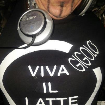 sono fan del dj piu' buono del mondo DJ ANICETO abbasso la droga!