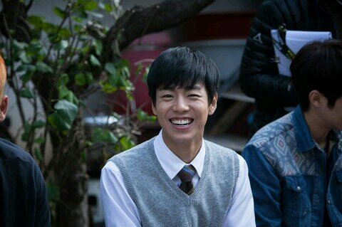 영화 은밀하게 위대하게/18세/북조선인민공화국 5446 남파특수부대 오성조 제 4대 최연소 조장 리해진 (이현우 분) /남한에서 소심한 고등학생으로 위장중/더이상 패계,봇 맞팔X/2012.08.18~