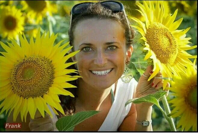Biologa/amo animali ambiente mare/lav al Poli/viaggerei una vita alla scoperta d tutto/pazzoide casinara Q.B/ottimista/nn dimentica la fanciullina dentro di sé