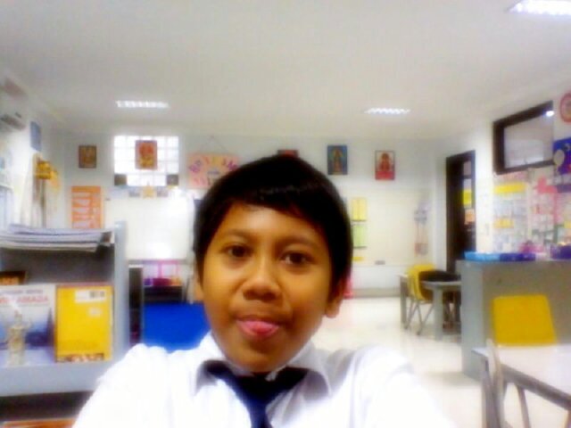 Follow me plis