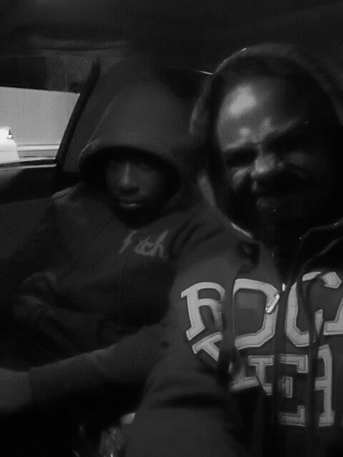 ONDA ROAD 2 RICHES DAS Y DA BYTCHES A FOLLOW US ;)