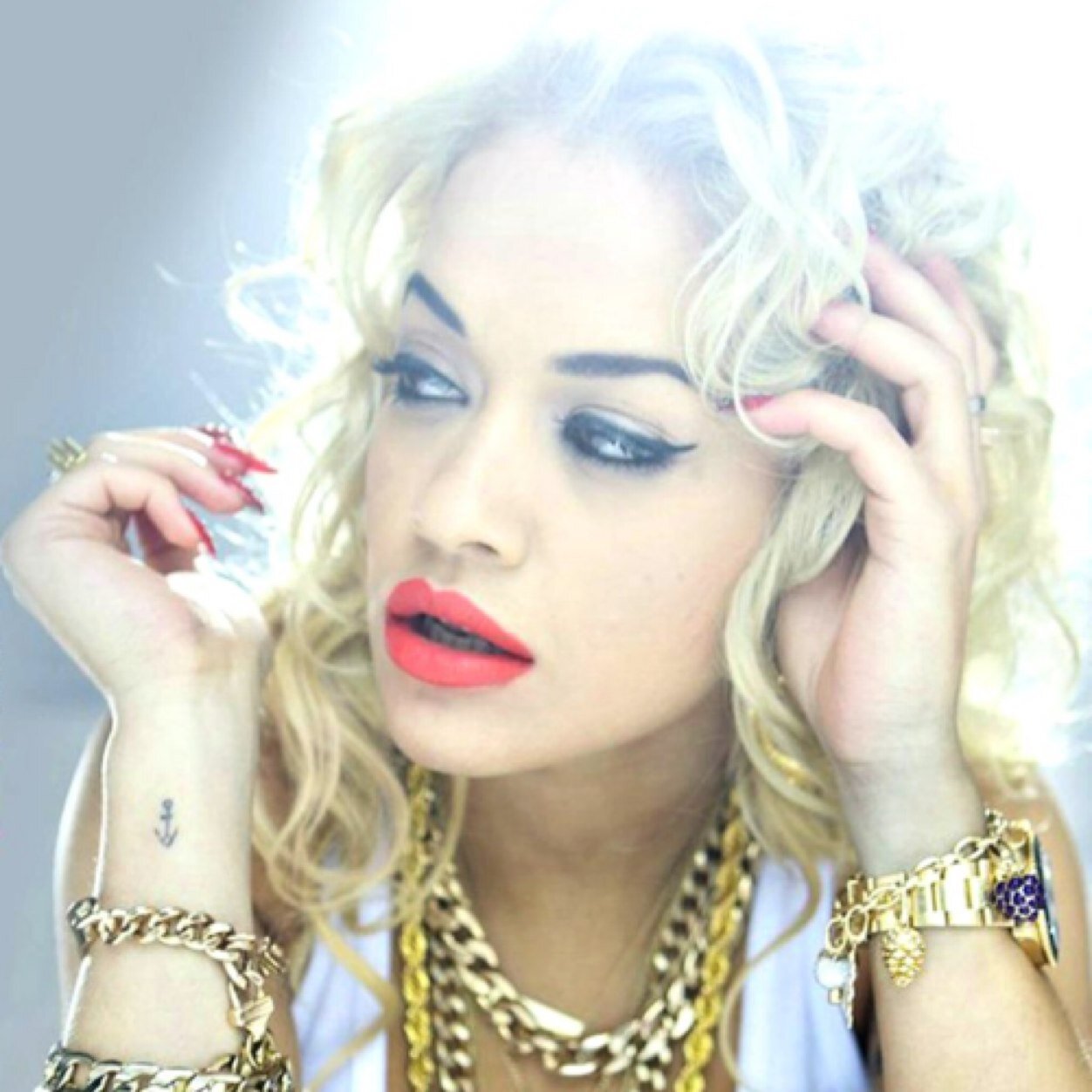 Love Rita ora my idol!! Waiting for that follow @RitaOra #IWillNeverLetYouDown