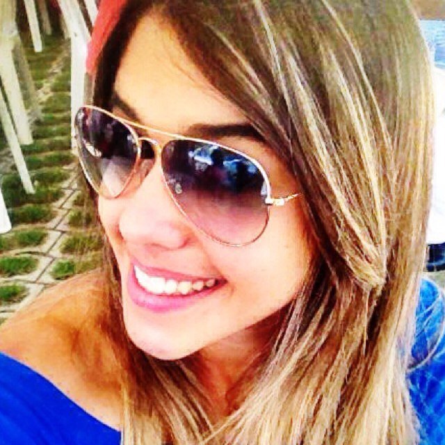 Guarda-me como à menina do olho; esconde-me, à sombra das tuas asas. (salmos 17:8)