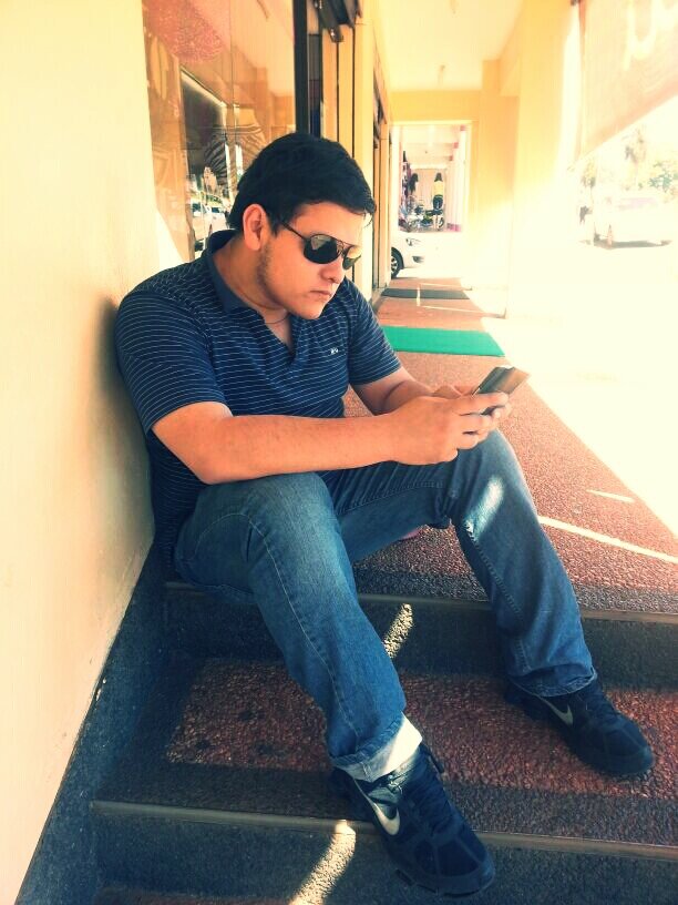 Medico, internista, intensivista.. hedonista, soñador, familiero.. tio enamorado!!!