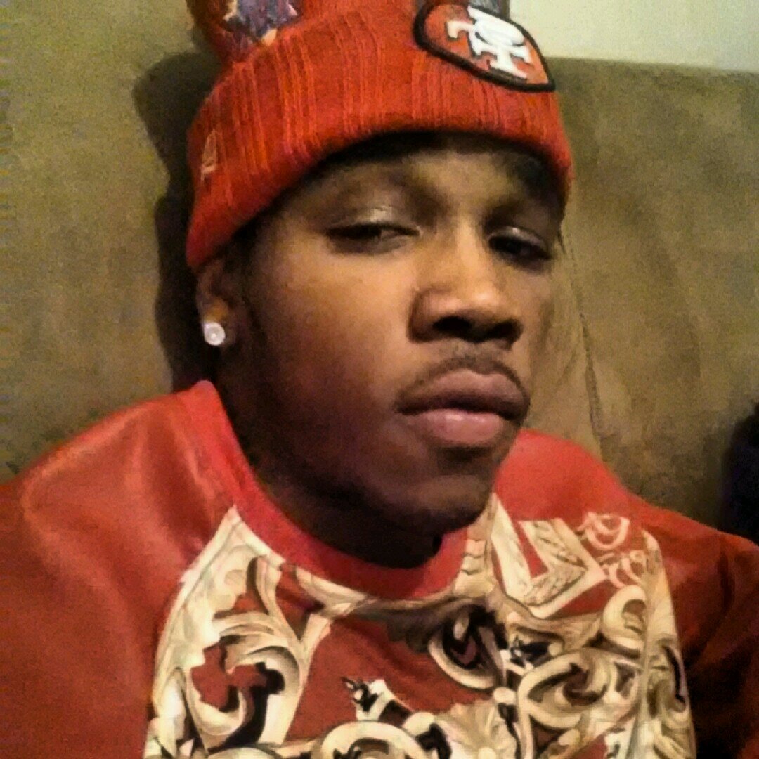 Im just young and im getting it money is the motivation. My girl is who i do it for