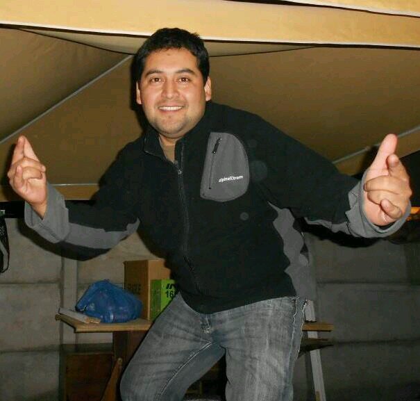 la gente pasa dejando huellas... los que quedan hay que atesorarlos..