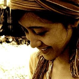 jengningrum's profile picture. mengalir dan menjelajahi kekosongan ruang...