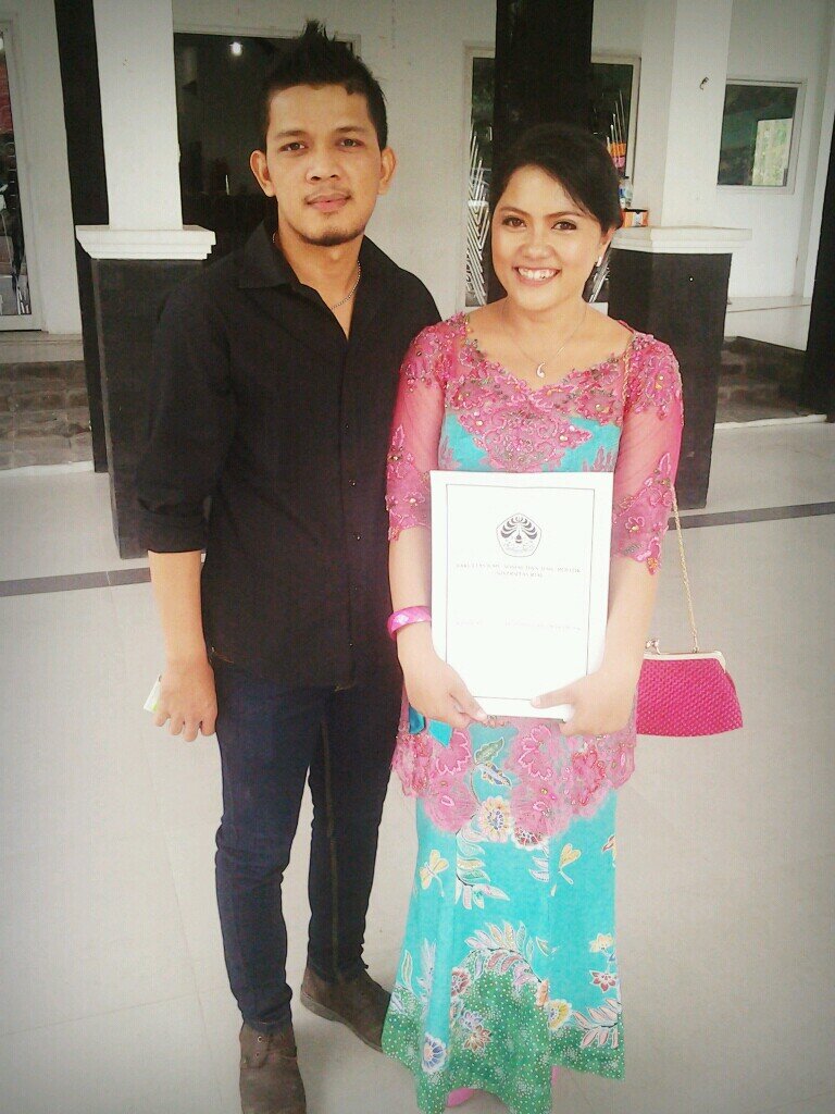 In a blessed relationship with my @silabanhariandi | 21 y.o | fresh graduate and looking for a new job