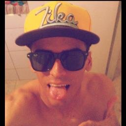 EMANUELBSB's profile picture. Tudo é possível aquele que crê no Deus altíssimo   
Twitter Oficial  @EMANUELBSB   Emanuel , DJ  ,rubro negro ,caraúbense ,amo música !!!
Me segue?