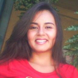 Sonhadora, mineira,aquariana, estudante, cristã, atleticana... Enfim, apenas uma imperfeita que busca evoluir cada vez mais.#SigoTodosDeVolta