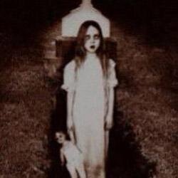 CSangrienta's profile picture. Soy aquel espectro tan desagradable que no fué amado, ni por sus propios padres... Una chica, lesbiana, gorda, fumanchera, y con un defecto en particular!