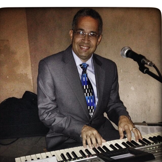 miguelLeclerc's profile picture. Arquitecto, Pianista, Arreglista, Dtor. musical programa Divertido con Jochy. Amante y orgulloso de mi hermosa familia.