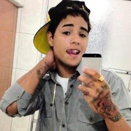 Cheguei, saí fora, voltei, mas bem acompanhado..
Eu sou Daleste com as tops de Angra do lado
São Paulo é ostentação ♫  Amor Eterno  MC @DalesteBR
