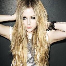 ◣Belleville, September 27, 1984  ☠ Singer, songwriter, fashion designer, actress  ☠ Princess of Pop Punk  ☠◥