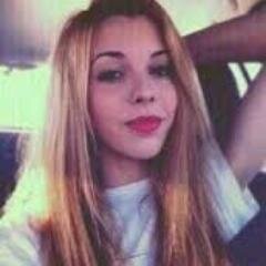 16.Rox.1º Bachiller,me encanta la música,mi sueño es triunfar en la musica.Amiga de mis amigos,loca y divertida,siempre con una sonrisa en la cara