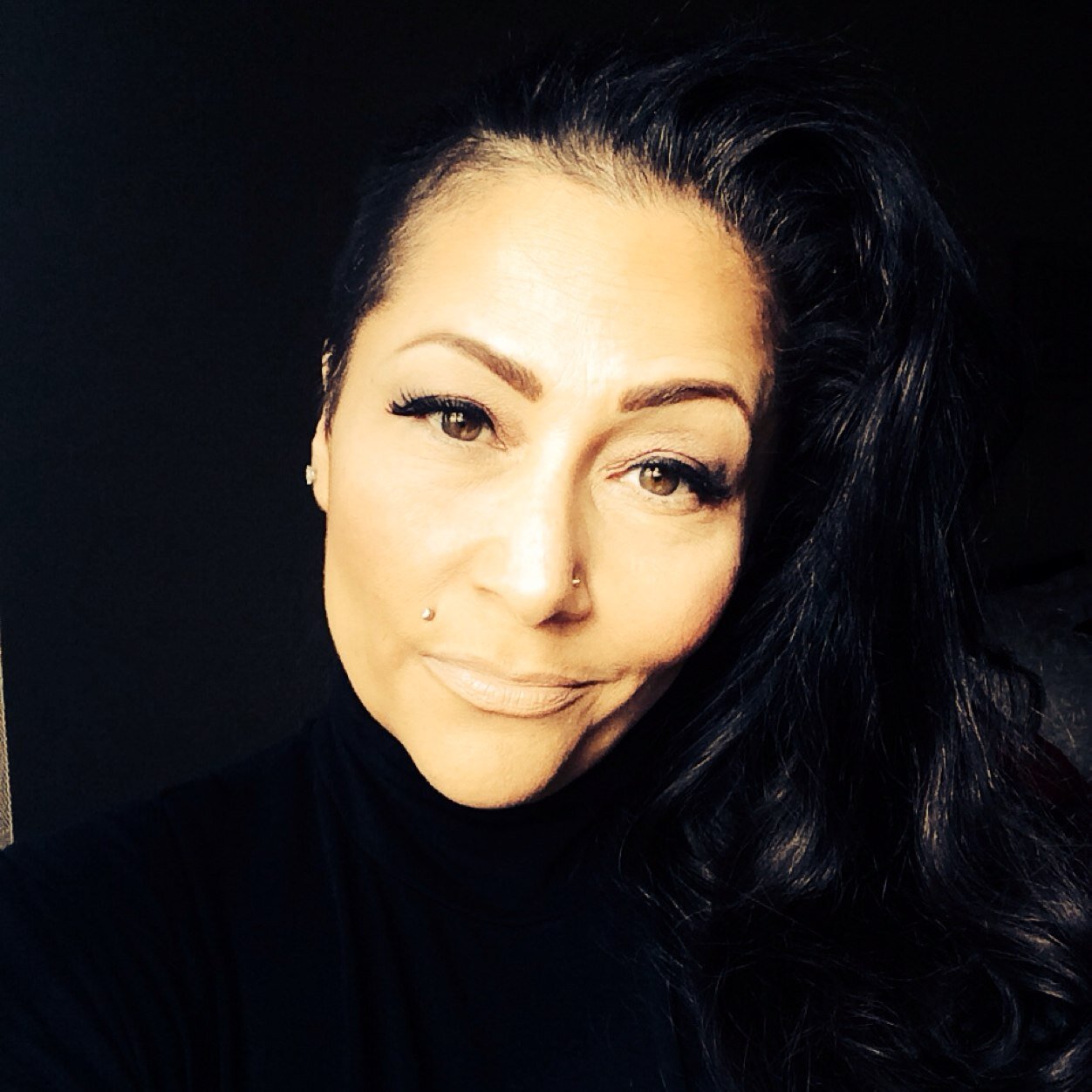 LifeandLipgloss's profile picture. LOVE music, design, SELF EXPRESSION, & my private life ...i dont believe in Drama, But i do believe completely in Karma...❤️❤️❤️