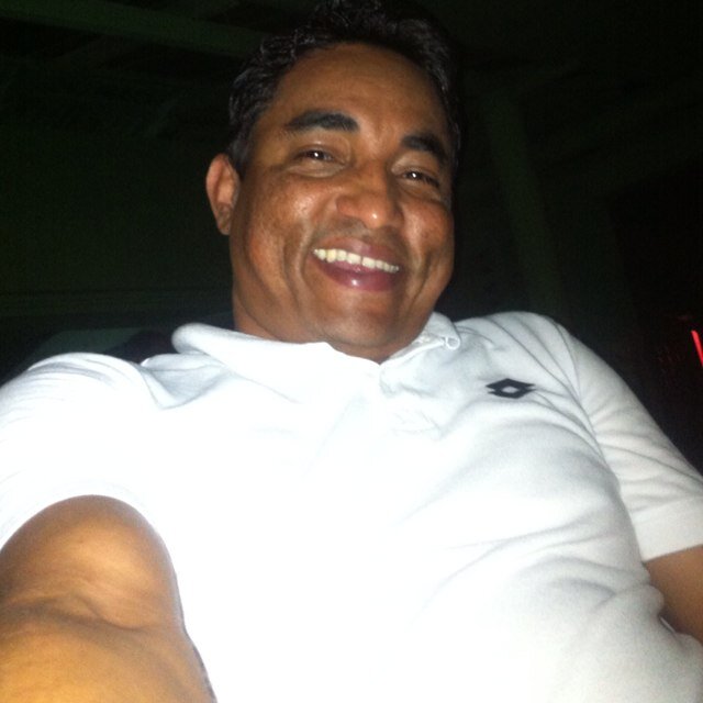 Amantes de los deportes y las mujeres me doy mi traguitos de vez en cuando y me considero un campesino del pueblo.
