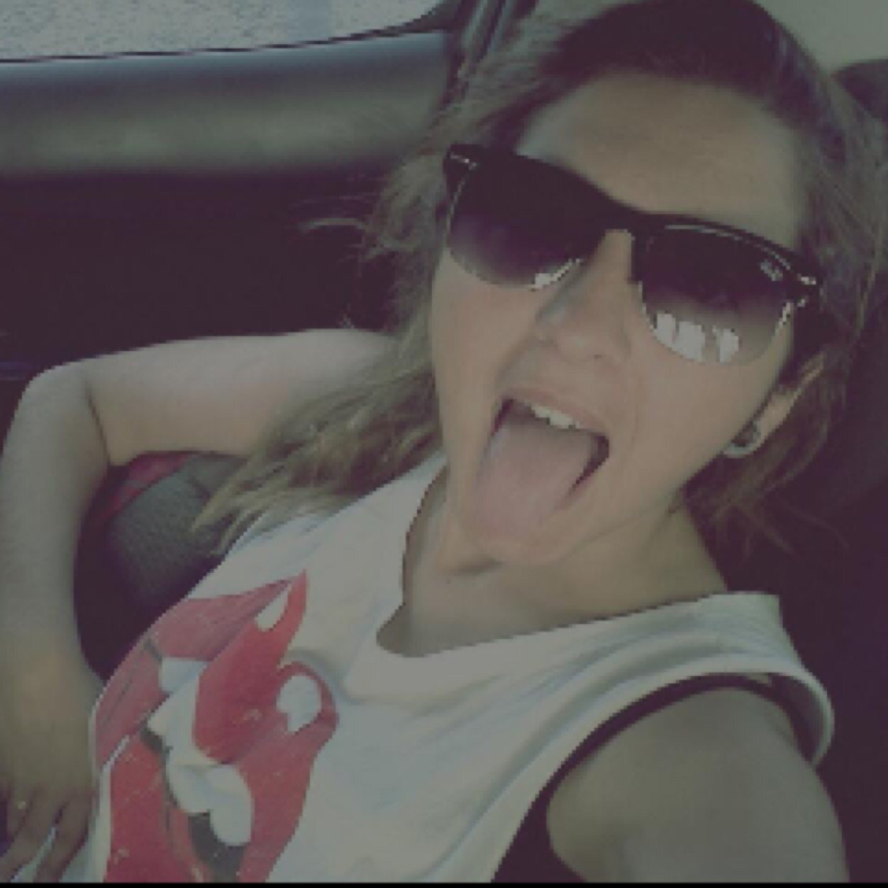 Quiereme como te gustaria qe te quisiera si yo fuese a quien tendrias qe qerer pero basicamente SOLO QUIEREME ❤