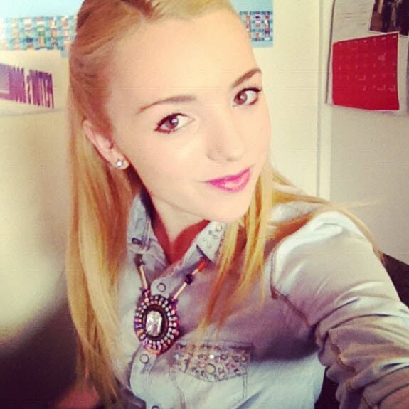 _OfficialRoss's profile picture. I'm emma ross, I live in NYC, I love to go shopping, I look pretty in pink, I could buy 50 pair of shoes if u gave me 2,000 dollars.