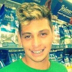 #Peixes 1 Fato: Quando estou com vergonha só sei rir 
 2 Fato Sobre Mim: Nunca duvide de mim, vc não sabe do qe sou capaz. 3 Fato Sobre Mim: Odeio correr atraz
