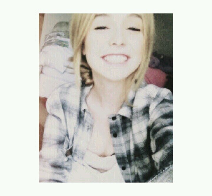 'lui scoppia a ridere,io scoppio a vivere.'