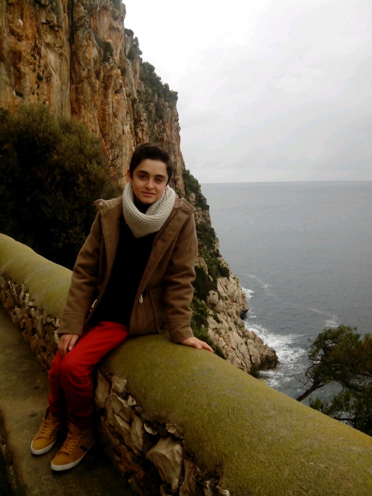 MarioViejoM's profile picture. No mires hacia atrás, mira siempre hacia adelante y con futuro positivo :)