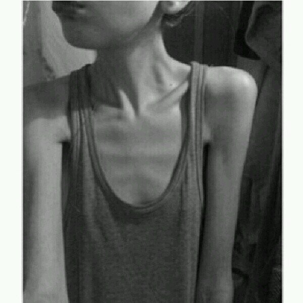 I love every single one of you all ♥ 16 girl cutter, depressed, anorexic and bulimic ♥ 90lbs by prom please ana?