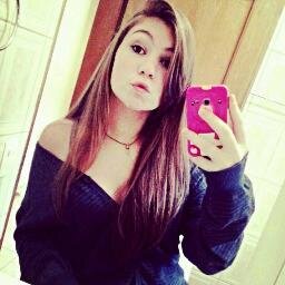 A vida me ensinou a nunca desistir nem ganhar, nem perder mas proucurar evoluir. Instagran: _larislima