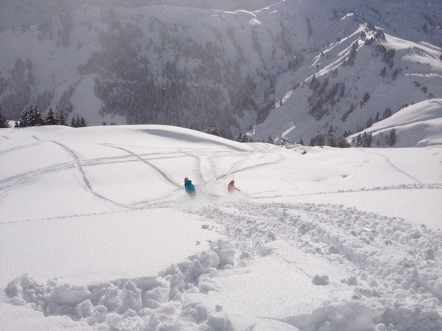 Snowboarding, surfing, dancing, traveling, event organisation, communication, social media, smiling, enjoying the life & have fun!!