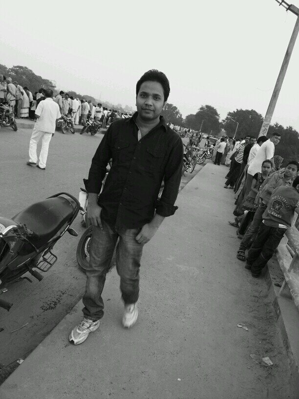 अगर सच कहना बग़ावत है, तो समझो हम भी बाग़ी हैं।
                  इंक़लाब जिंदाबाद , जय हिंद-जय भारत