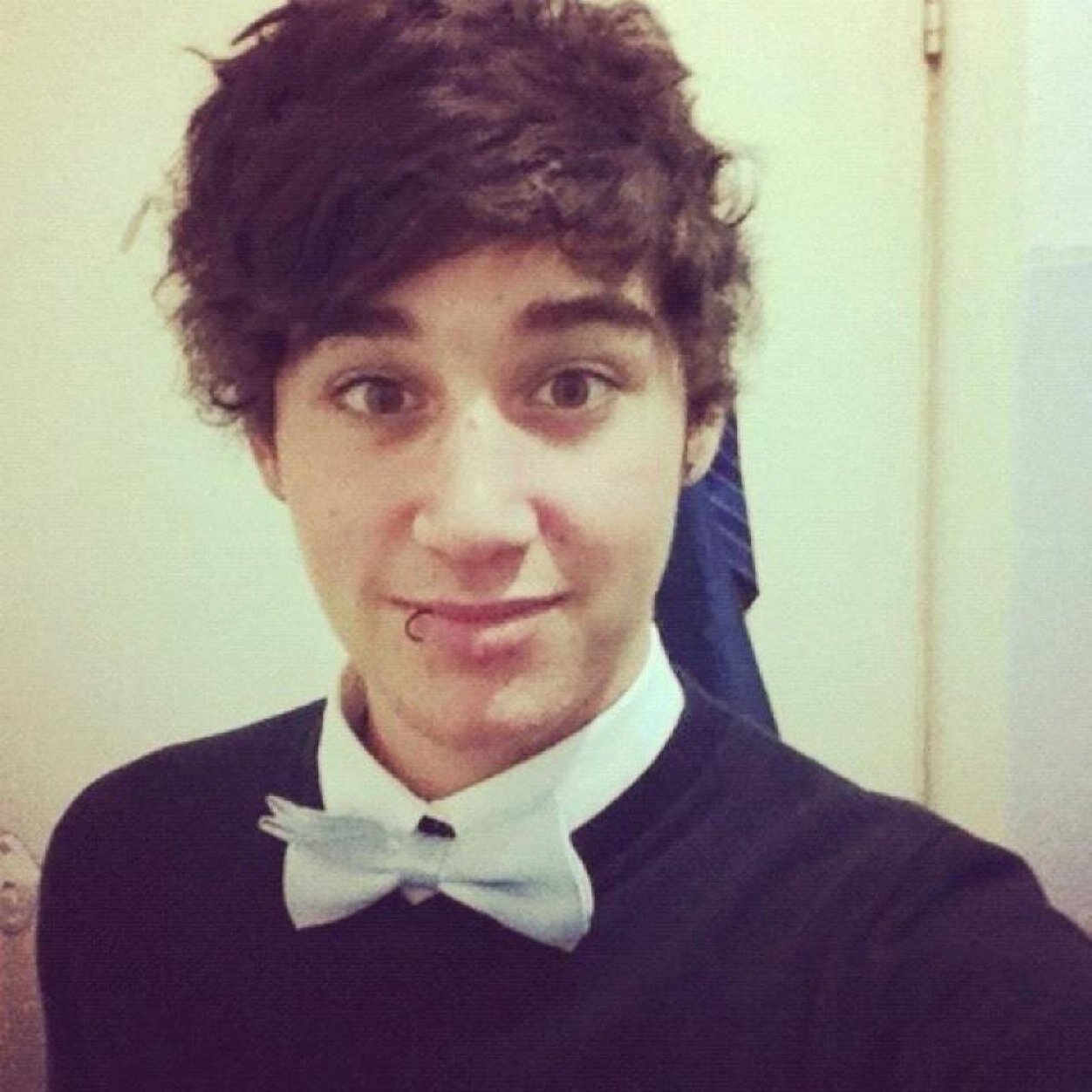 My heart belongs to 5 Aussies Guys-0/5 follows ~got a Gina follow :D