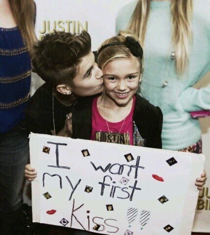 when nothing goes right? go left! I love justin bieber soo muchh