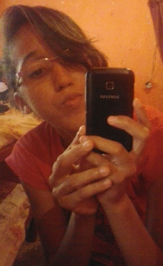 I'm a happy person like to go out with friends go to the beach go to the movies meet new people love to read books