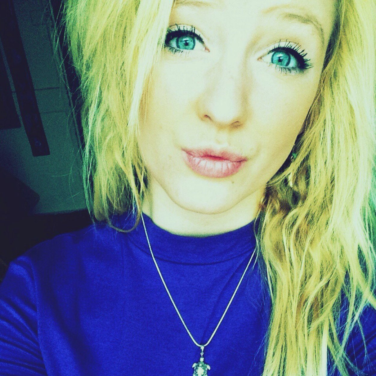 follow nd i'll follow back 
follow/add me on-
instagram: ambermccroryxox
snapchat: amber.mcxox
BBM: 25B3C338