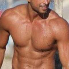 Procuro homens para encontro ou namoro! Estou no maior site de encontros gays do Brasil: http://t.co/l4COy4yy0O