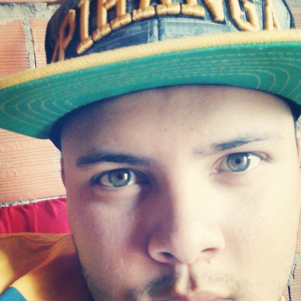 Senhor ... Eu nasci pra Te chamar de DEUS, eu nasci pra Te chamar de pai e andar do seu lado.^^