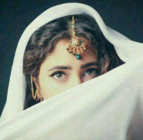 بين قرني الشيطآن.