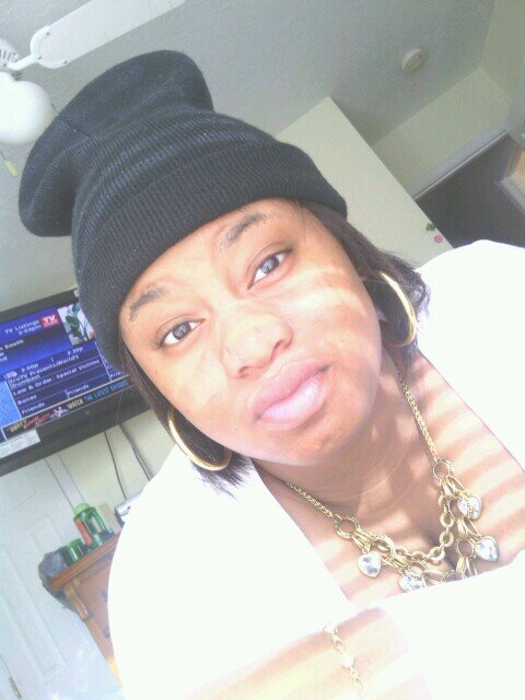 Im 17 ,Follow Me On IG lilbadasz_34 ! Kik Me ThuggLife122.